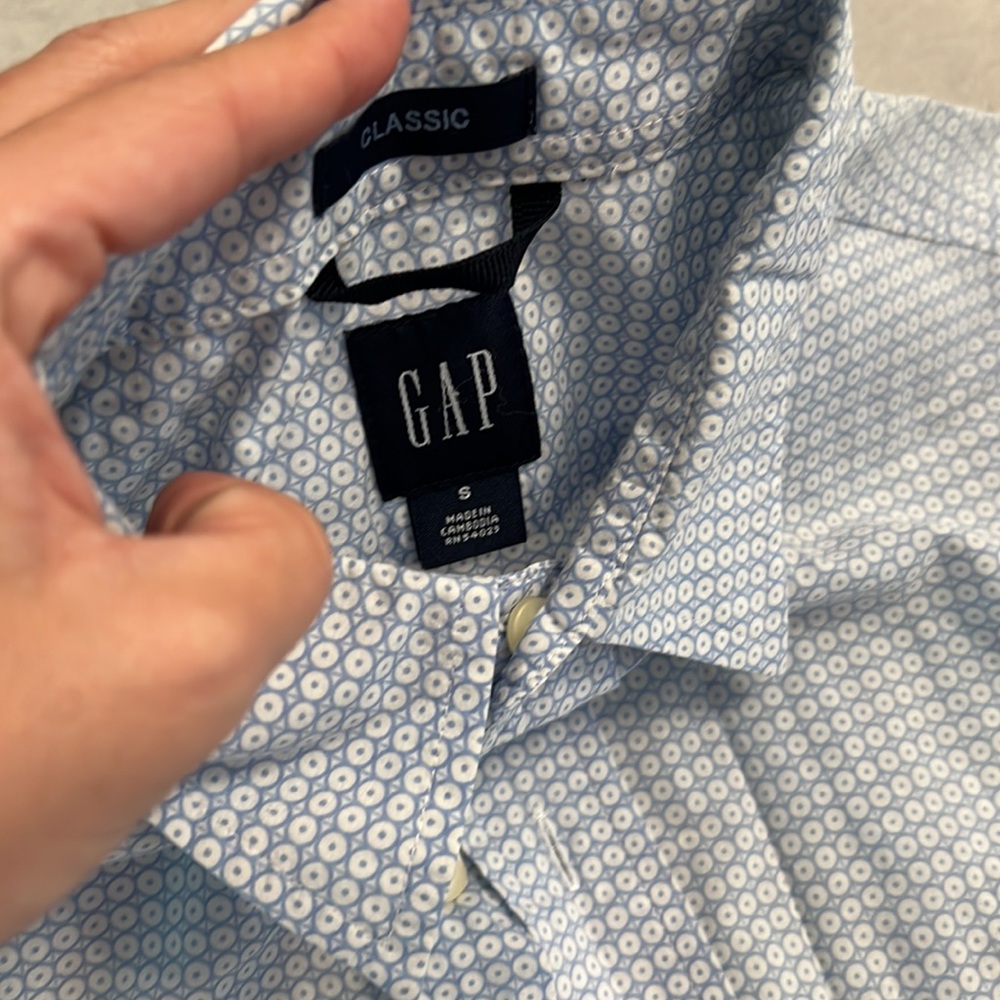 Men small Gap classic blue and white button down shirt with circle dot pattern